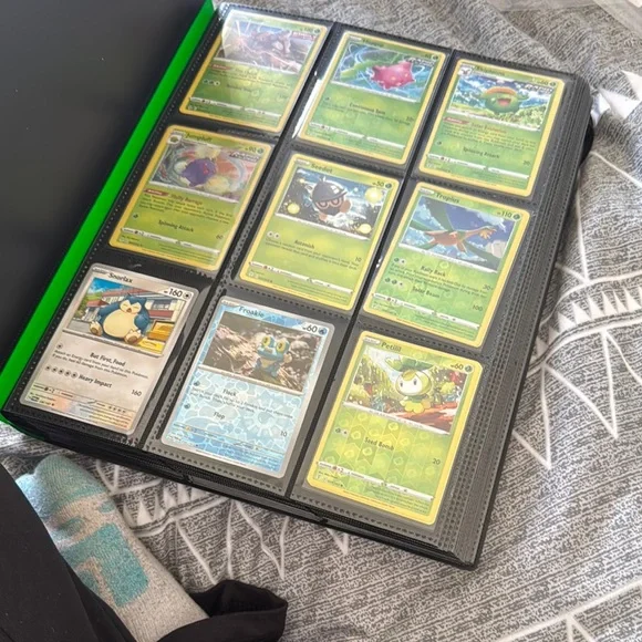 Trading Card Collection Album 200+ cards - Picture 3 of 5